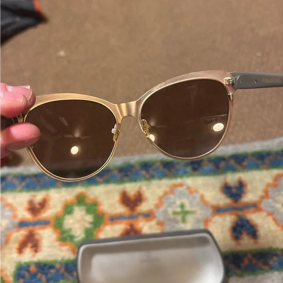 Vera Wang Kalea YG Gold Gray Cat Eye Sunglasses w/ Case - Picture 5 of 5